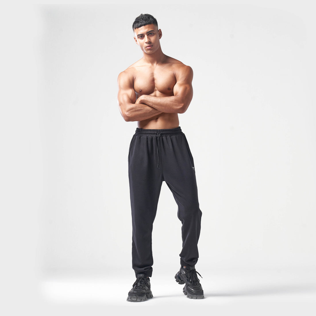 ESSENTIAL JOGGER PANT - BLACK